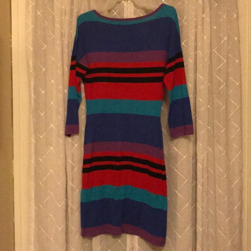 Fitted Colorblock Dress - Picture 4 of 4